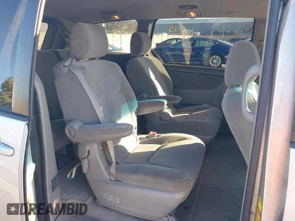 ✅ 2004 Toyota Sienna CE • VIN: 5TDZA23CX4S139383 • Lot: 43476355. Listed on IAAI with 109,803 mi. Free auction sales archive from the USA and detailed vehicle history report at DreamBid. Image 8.