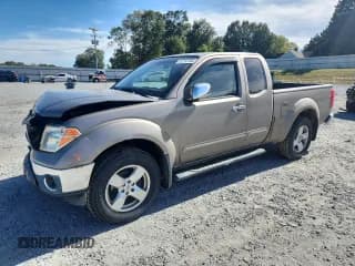 ✅ 2007 Nissan Frontier SE • VIN: 1N6AD06W07C410520 • Lot: 87234195. Wystawiony na Copart z przebiegiem 132 748 mil. Bezpłatny archiwum sprzedaży aukcyjnych z USA i szczegółowy raport historii pojazdu na DreamBid. Zdjęcie 1.