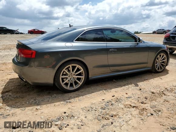 ✅ 2013 Audi RS 5 • VIN: WUAC6AFR1DA902733 • Lot: 68213465. Listed on Copart with 33,989 mi. Free auction sales archive from the USA and detailed vehicle history report at DreamBid. Image 3.