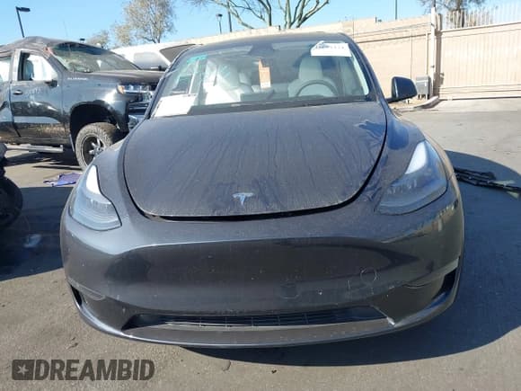 ✅ 2024 Tesla Model Y • VIN: 7SAYGDED0RF102126 • Lot: 43623474. Wystawiony na IAAI z przebiegiem 21 471 mil. Bezpłatny archiwum sprzedaży aukcyjnych z USA i szczegółowy raport historii pojazdu na DreamBid. Zdjęcie 13.