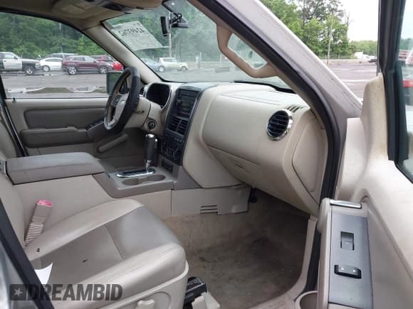 ✅ 2007 Ford Explorer XLT • VIN: 1FMEU73817UA64809 • Lot: 42493762. Listed on IAAI with 273,258 mi. Free auction sales archive from the USA and detailed vehicle history report at DreamBid. Image 5.