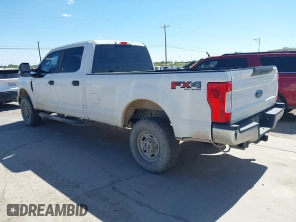 ✅ 2017 Ford F-250 Lariat • VIN: 1FT7W2B67HEC20437 • Lot: 42175020. Wystawiony na IAAI z przebiegiem 32 813 mil. Bezpłatny archiwum sprzedaży aukcyjnych z USA i szczegółowy raport historii pojazdu na DreamBid. Zdjęcie 3.