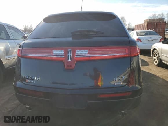 ✅ 2017 Lincoln MKT • VIN: 2LMHJ5NK1HBL00907 • Lot: 89358745. Wystawiony na Copart z przebiegiem 310 889 mil. Bezpłatny archiwum sprzedaży aukcyjnych z USA i szczegółowy raport historii pojazdu na DreamBid. Zdjęcie 6.