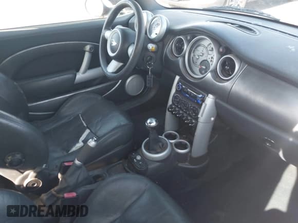 ✅ 2005 MINI Convertible S • VIN: WMWRH33525TF83816 • Лот: 42359592. Опубликован ранее на IAAI с пробегом 137 013 миль. Бесплатный доступ к архиву аукционных продаж из США и подробный отчёт об истории автомобиля на DreamBid. Изображение 5.