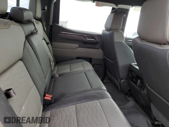 ✅ 2025 Chevrolet Silverado 1500 • VIN: 3GCUKHE87SG273041 • Лот: 69351505. Опубликован ранее на Copart с пробегом 20 300 миль. Бесплатный доступ к архиву аукционных продаж из США и подробный отчёт об истории автомобиля на DreamBid. Изображение 11.