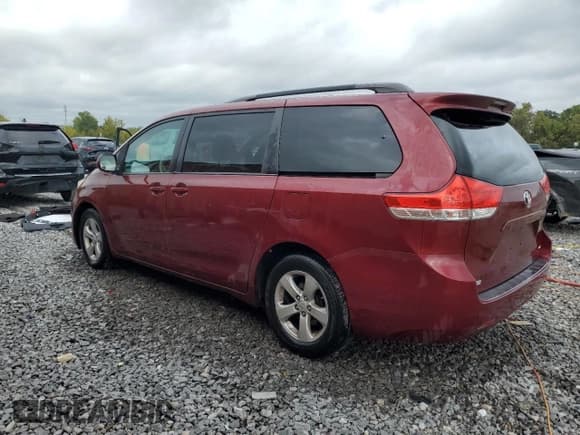 ✅ 2013 Toyota Sienna LE • VIN: 5TDKK3DCXDS296723 • Lot: 85757685. Wystawiony na Copart z przebiegiem 181 176 mil. Bezpłatny archiwum sprzedaży aukcyjnych z USA i szczegółowy raport historii pojazdu na DreamBid. Zdjęcie 2.