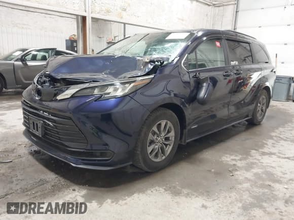 ✅ 2021 Toyota Sienna LE • VIN: 5TDBSKFC4MS036678 • Lot: 42897907. Listed on IAAI with 180,005 mi. Free auction sales archive from the USA and detailed vehicle history report at DreamBid. Image 17.