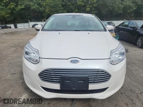 ✅ 2012 Ford Focus Electric • VIN: 1FAHP3R42CL442020 • Lot: 83999215. Wystawiony na Copart z przebiegiem 65 490 mil. Bezpłatny archiwum sprzedaży aukcyjnych z USA i szczegółowy raport historii pojazdu na DreamBid. Zdjęcie 5.