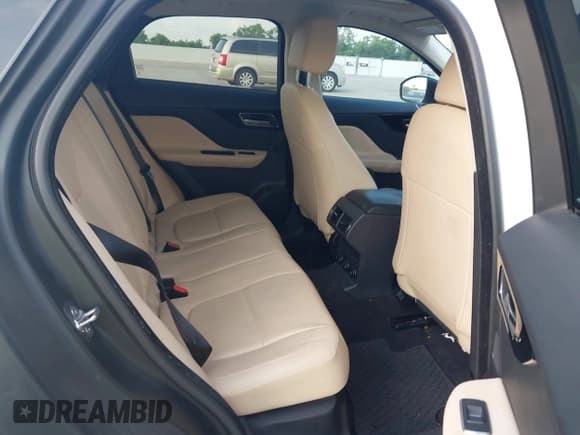 ✅ 2017 Jaguar F-Pace 35t Premium • VIN: SADCJ2BV1HA091773 • Lot: 42289518. Wystawiony na IAAI z przebiegiem 130 935 mil. Bezpłatny archiwum sprzedaży aukcyjnych z USA i szczegółowy raport historii pojazdu na DreamBid. Zdjęcie 8.