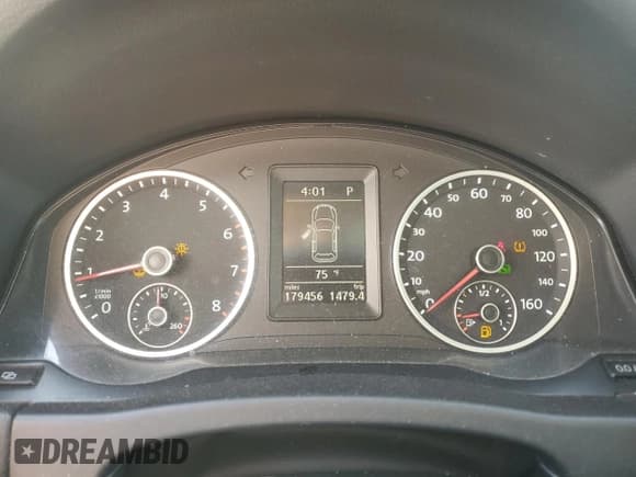 ✅ 2012 Volkswagen Tiguan S • VIN: WVGBV7AX6CW562562 • Lot: 87060975. Listed on Copart with 179,456 mi. Free auction sales archive from the USA and detailed vehicle history report at DreamBid. Image 9.