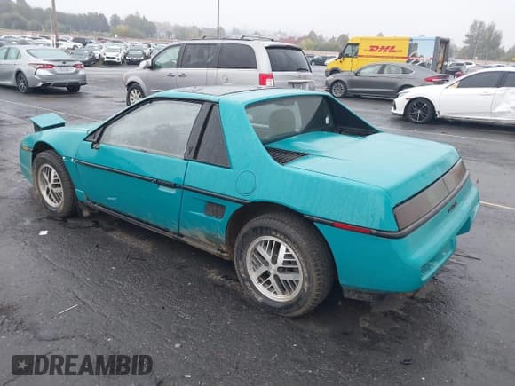 ✅ 1988 Pontiac Fiero • VIN: 1G2PE11R1JP210798 • Lot: 43472064. Wystawiony na IAAI z przebiegiem 136 233 mil. Bezpłatny archiwum sprzedaży aukcyjnych z USA i szczegółowy raport historii pojazdu na DreamBid. Zdjęcie 3.