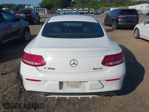 ✅ 2017 Mercedes-Benz C 300 • VIN: WDDWJ4KB2HF488590 • Lot: 42949374. Listed on IAAI with 119,429 mi. Free auction sales archive from the USA and detailed vehicle history report at DreamBid. Image 16.