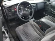 ✅ 2002 Dodge Dakota • VIN: 1B7FL16X92S710453 • Lot: 88047345. Wystawiony na Copart z przebiegiem 171 770 mil. Bezpłatny archiwum sprzedaży aukcyjnych z USA i szczegółowy raport historii pojazdu na DreamBid. Zdjęcie 8.