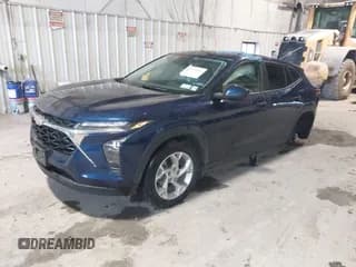 ✅ 2024 Chevrolet Trax LS • VIN: KL77LFE22RC217156 • Лот: 43571539. Опубликован ранее на IAAI с пробегом 18 117 миль. Бесплатный доступ к архиву аукционных продаж из США и подробный отчёт об истории автомобиля на DreamBid. Изображение 2.