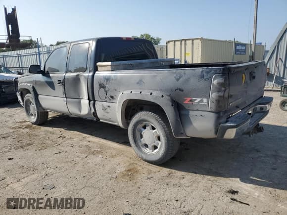 ✅ 2003 Chevrolet Silverado 1500 LS • VIN: 2GCEK19T831126182 • Лот: 71418014. Опубликован ранее на Copart с пробегом 268 105 миль. Бесплатный доступ к архиву аукционных продаж из США и подробный отчёт об истории автомобиля на DreamBid. Изображение 2.