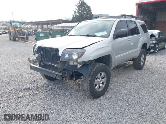 ✅ 2003 Toyota 4Runner SR5 • VIN: JTEBU14RX38007308 • Lot: 43729957. Listed on IAAI with 254,722 mi. Free auction sales archive from the USA and detailed vehicle history report at DreamBid. Image 18.