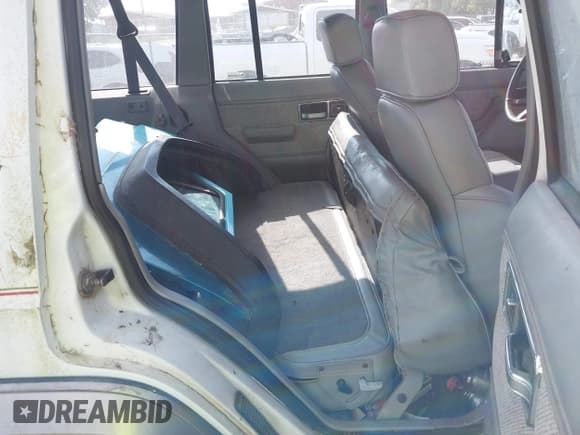 ✅ 1991 Jeep Cherokee • VIN: 1J4FJ58S3ML569630 • Lot: 43017998. Listed on IAAI with 168,528 mi. Free auction sales archive from the USA and detailed vehicle history report at DreamBid. Image 8.