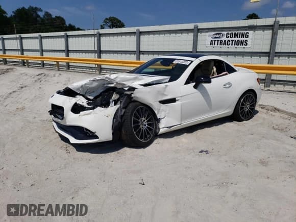 ✅ 2018 Mercedes-Benz SLC 300 • VIN: WDDPK3JA6JF152323 • Lot: 51812223. Wystawiony na Copart z przebiegiem 24 861 mil. Bezpłatny archiwum sprzedaży aukcyjnych z USA i szczegółowy raport historii pojazdu na DreamBid. Zdjęcie 1.