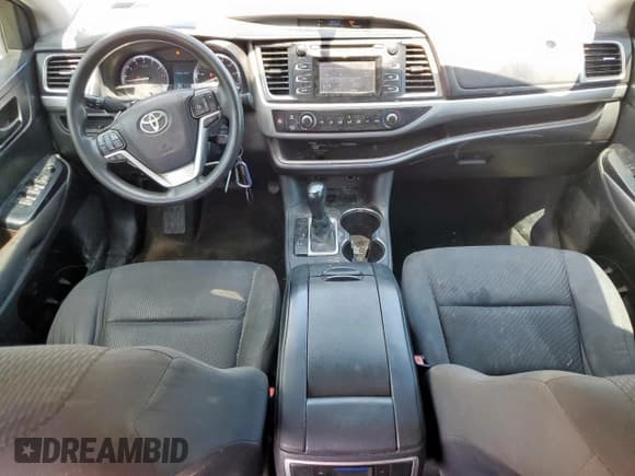 ✅ 2015 Toyota Highlander LE • VIN: 5TDZARFH0FS016646 • Lot: 72086725. Wystawiony na Copart z przebiegiem 150 311 mil. Bezpłatny archiwum sprzedaży aukcyjnych z USA i szczegółowy raport historii pojazdu na DreamBid. Zdjęcie 8.