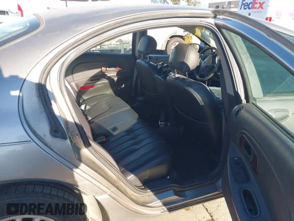 ✅ 1999 Chrysler Concorde • VIN: 2C3HD46J6XH613118 • Lot: 43908597. Listed on IAAI with 221,706 mi. Free auction sales archive from the USA and detailed vehicle history report at DreamBid. Image 8.