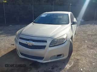 2013 Chevrolet Malibu LS z VIN 1G11B5SA2DF226859, wystawiony jako IAAI lot #43545360 z przebiegiem Nie podano mil oraz . Historia ofert i sprzedaży dostępna na DreamBid. Obrazek 6.