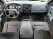 2005 Dodge Dakota ST z VIN 1D7HE28KX5S304735, wystawiony jako Copart lot #81015315 z przebiegiem 199 842 mil mil oraz Szkoda całkowita • Salvage title. Historia ofert i sprzedaży dostępna na DreamBid. Obrazek 8.