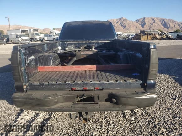 ✅ 2005 GMC Sierra 1500 • VIN: 1GTJC33255F907583 • Lot: 77574284. Wystawiony na Copart z przebiegiem Nie podano. Bezpłatny archiwum sprzedaży aukcyjnych z USA i szczegółowy raport historii pojazdu na DreamBid. Zdjęcie 6.