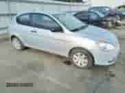 2011 Hyundai Accent GS z VIN KMHCM3AC7BU194836, wystawiony jako Copart lot #77693294 z przebiegiem 176 956 mil mil oraz Czysty tytuł • Clean title. Historia ofert i sprzedaży dostępna na DreamBid. Obrazek 4.