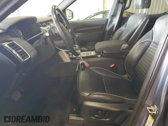 ✅ 2019 Land Rover Discovery HSE • VIN: SALRR2RV1KA086285 • Lot: 90234145. Wystawiony na Copart z przebiegiem 108 923 mil. Bezpłatny archiwum sprzedaży aukcyjnych z USA i szczegółowy raport historii pojazdu na DreamBid. Zdjęcie 7.