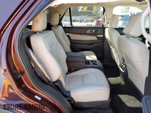 ✅ 2018 Ford Explorer Platinum • VIN: 1FM5K8HT2JGA14371 • Лот: 85758845. Опубликован ранее на Copart с пробегом 98 874 миль. Бесплатный доступ к архиву аукционных продаж из США и подробный отчёт об истории автомобиля на DreamBid. Изображение 11.