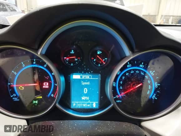 2015 Chevrolet Cruze LS z VIN 1G1PA5SH4F7209231, wystawiony jako IAAI lot #43335340 z przebiegiem 137 165 mil mil oraz . Historia ofert i sprzedaży dostępna na DreamBid. Obrazek 7.