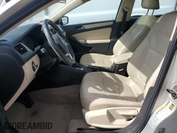 ✅ 2011 Volkswagen Jetta SE • VIN: 3VWDZ7AJ1BM388294 • Лот: 84211415. Опубликован ранее на Copart с пробегом 150 123 миль. Бесплатный доступ к архиву аукционных продаж из США и подробный отчёт об истории автомобиля на DreamBid. Изображение 7.