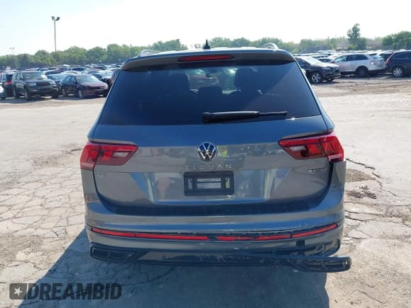 ✅ 2024 Volkswagen Tiguan SE R-Line Black • VIN: 3VV8B7AX9RM099771 • Lot: 42948635. Wystawiony na IAAI z przebiegiem 11 985 mil. Bezpłatny archiwum sprzedaży aukcyjnych z USA i szczegółowy raport historii pojazdu na DreamBid. Zdjęcie 17.