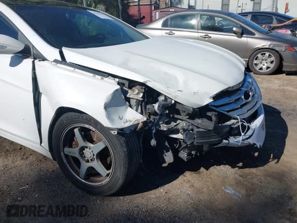 ✅ 2012 Hyundai Sonata SE • VIN: 5NPEC4AC3CH479616 • Lot: 43465645. Listed on IAAI with 171,948 mi. Free auction sales archive from the USA and detailed vehicle history report at DreamBid. Image 6.