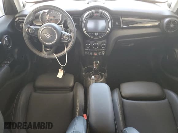 ✅ 2021 MINI Hardtop 4 Door Cooper S • VIN: WMWXU9C00M2M94418 • Lot: 63072185. Wystawiony na Copart z przebiegiem 22 818 mil. Bezpłatny archiwum sprzedaży aukcyjnych z USA i szczegółowy raport historii pojazdu na DreamBid. Zdjęcie 8.