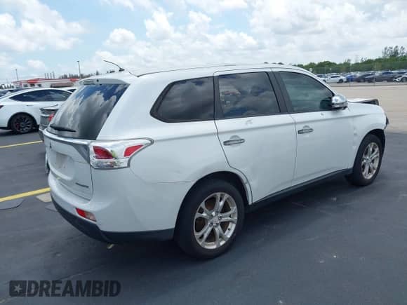 2014 Mitsubishi Outlander SE z VIN JA4AD3A34EZ011180, wystawiony jako IAAI lot #42201861 z przebiegiem 137 764 mil mil oraz . Historia ofert i sprzedaży dostępna na DreamBid. Obrazek 4.