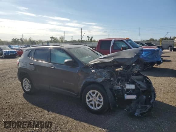 ✅ 2018 Jeep Compass Sport • VIN: 3C4NJCAB7JT319159 • Лот: 85926935. Опубликован ранее на Copart с пробегом Не указан. Бесплатный доступ к архиву аукционных продаж из США и подробный отчёт об истории автомобиля на DreamBid. Изображение 4.