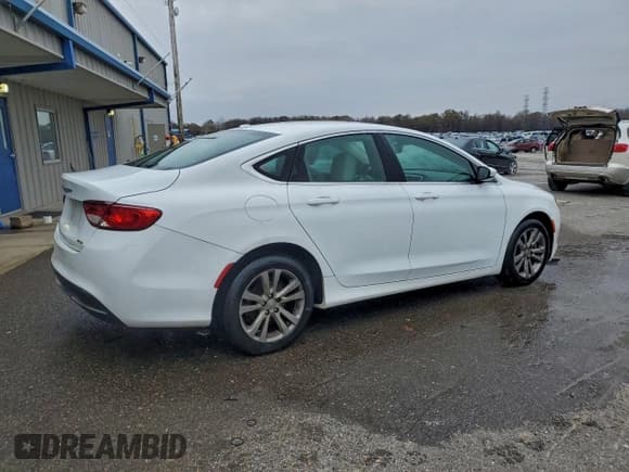 ✅ 2016 Chrysler 200 Limited • VIN: 1C3CCCAB6GN105830 • Lot: 94801975. Wystawiony na Copart z przebiegiem 172 049 mil. Bezpłatny archiwum sprzedaży aukcyjnych z USA i szczegółowy raport historii pojazdu na DreamBid. Zdjęcie 3.