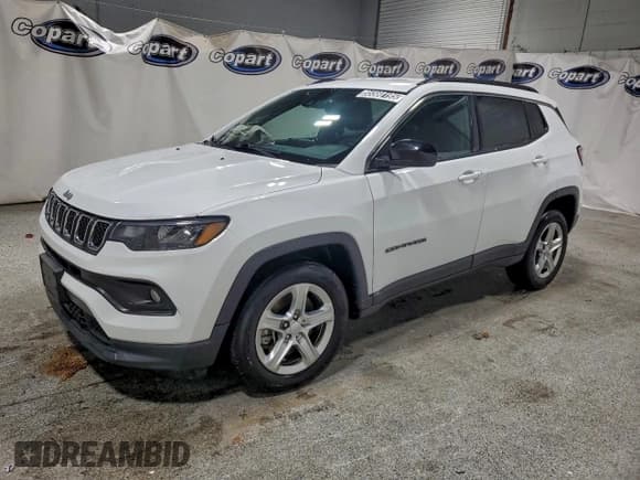 ✅ 2023 Jeep Compass Latitude • VIN: 3C4NJDBN1PT553028 • Lot: 95560195. Wystawiony na Copart z przebiegiem 77 942 mil. Bezpłatny archiwum sprzedaży aukcyjnych z USA i szczegółowy raport historii pojazdu na DreamBid. Zdjęcie 1.