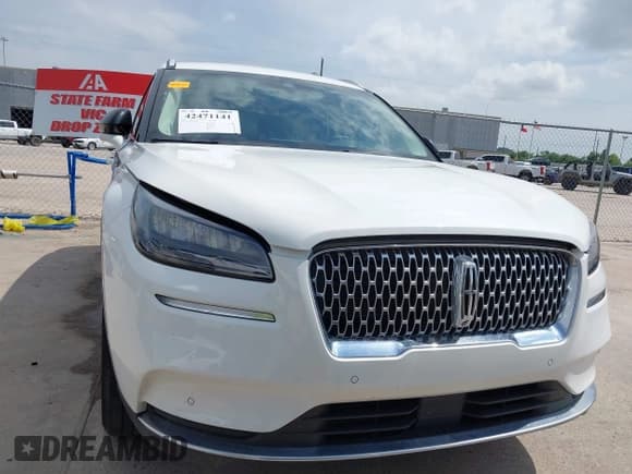 ✅ 2022 Lincoln Corsair Standard • VIN: 5LMCJ1C91NUL29924 • Lot: 42471141. Wystawiony na IAAI z przebiegiem 37 883 mil. Bezpłatny archiwum sprzedaży aukcyjnych z USA i szczegółowy raport historii pojazdu na DreamBid. Zdjęcie 12.