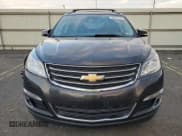 ✅ 2016 Chevrolet Traverse LT • VIN: 1GNKVGKD0GJ297771 • Lot: 90587815. Wystawiony na Copart z przebiegiem 77 712 mil. Bezpłatny archiwum sprzedaży aukcyjnych z USA i szczegółowy raport historii pojazdu na DreamBid. Zdjęcie 5.