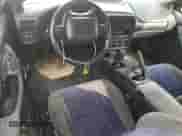 2000 Chevrolet Camaro Z28 z VIN 2G1FP22G8Y2153580, wystawiony jako Copart lot #43004935 z przebiegiem 132 835 mil mil oraz Szkoda całkowita • Salvage title. Historia ofert i sprzedaży dostępna na DreamBid. Obrazek 8.