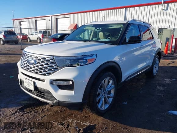 ✅ 2022 Ford Explorer Platinum • VIN: 1FM5K8HC8NGA33268 • Lot: 41456814. Wystawiony na IAAI z przebiegiem 47 700 mil. Bezpłatny archiwum sprzedaży aukcyjnych z USA i szczegółowy raport historii pojazdu na DreamBid. Zdjęcie 17.