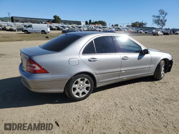 ✅ 2005 Mercedes-Benz C 320 • VIN: WDBRF64J15F602520 • Lot: 48212235. Wystawiony na Copart z przebiegiem 136 330 mil. Bezpłatny archiwum sprzedaży aukcyjnych z USA i szczegółowy raport historii pojazdu na DreamBid. Zdjęcie 3.