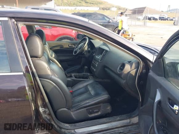 ✅ 2011 Nissan Maxima SV • VIN: 1N4AA5AP8BC852663 • Lot: 43268778. Wystawiony na IAAI z przebiegiem 187 570 mil. Bezpłatny archiwum sprzedaży aukcyjnych z USA i szczegółowy raport historii pojazdu na DreamBid. Zdjęcie 5.