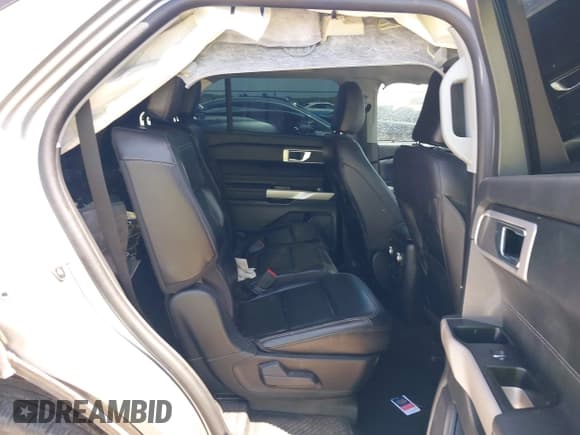 ✅ 2023 Ford Explorer XLT • VIN: 1FMSK7DH0PGA57226 • Lot: 42004666. Wystawiony na IAAI z przebiegiem 31 886 mil. Bezpłatny archiwum sprzedaży aukcyjnych z USA i szczegółowy raport historii pojazdu na DreamBid. Zdjęcie 8.