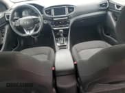 ✅ 2017 Hyundai Ioniq Blue • VIN: KMHC65LC4HU055890 • Lot: 84916004. Wystawiony na Copart z przebiegiem Nie podano. Bezpłatny archiwum sprzedaży aukcyjnych z USA i szczegółowy raport historii pojazdu na DreamBid. Zdjęcie 8.