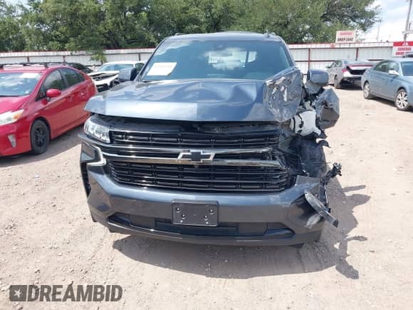 ✅ 2021 Chevrolet Suburban RST • VIN: 1GNSCEKD5MR228825 • Lot: 42916245. Wystawiony na IAAI z przebiegiem 52 657 mil. Bezpłatny archiwum sprzedaży aukcyjnych z USA i szczegółowy raport historii pojazdu na DreamBid. Zdjęcie 12.
