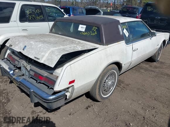 ✅ 1985 Oldsmobile Toronado Custom Brougham • VIN: 1G3EZ57YXFE315260 • Lot: 42051171. Wystawiony na IAAI z przebiegiem Nie podano. Bezpłatny archiwum sprzedaży aukcyjnych z USA i szczegółowy raport historii pojazdu na DreamBid. Zdjęcie 4.