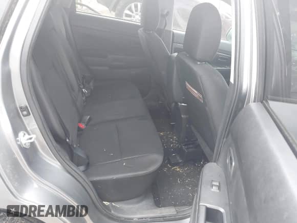 2014 Mitsubishi Outlander ES z VIN 4A4AR3AU4EE024432, wystawiony jako IAAI lot #43527690 z przebiegiem 127 659 mil mil oraz . Historia ofert i sprzedaży dostępna na DreamBid. Obrazek 8.